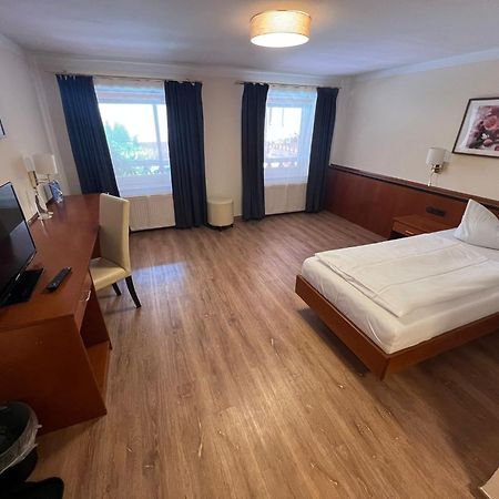 Hotel-Gasthof Postbraeu Dingolfing Dış mekan fotoğraf