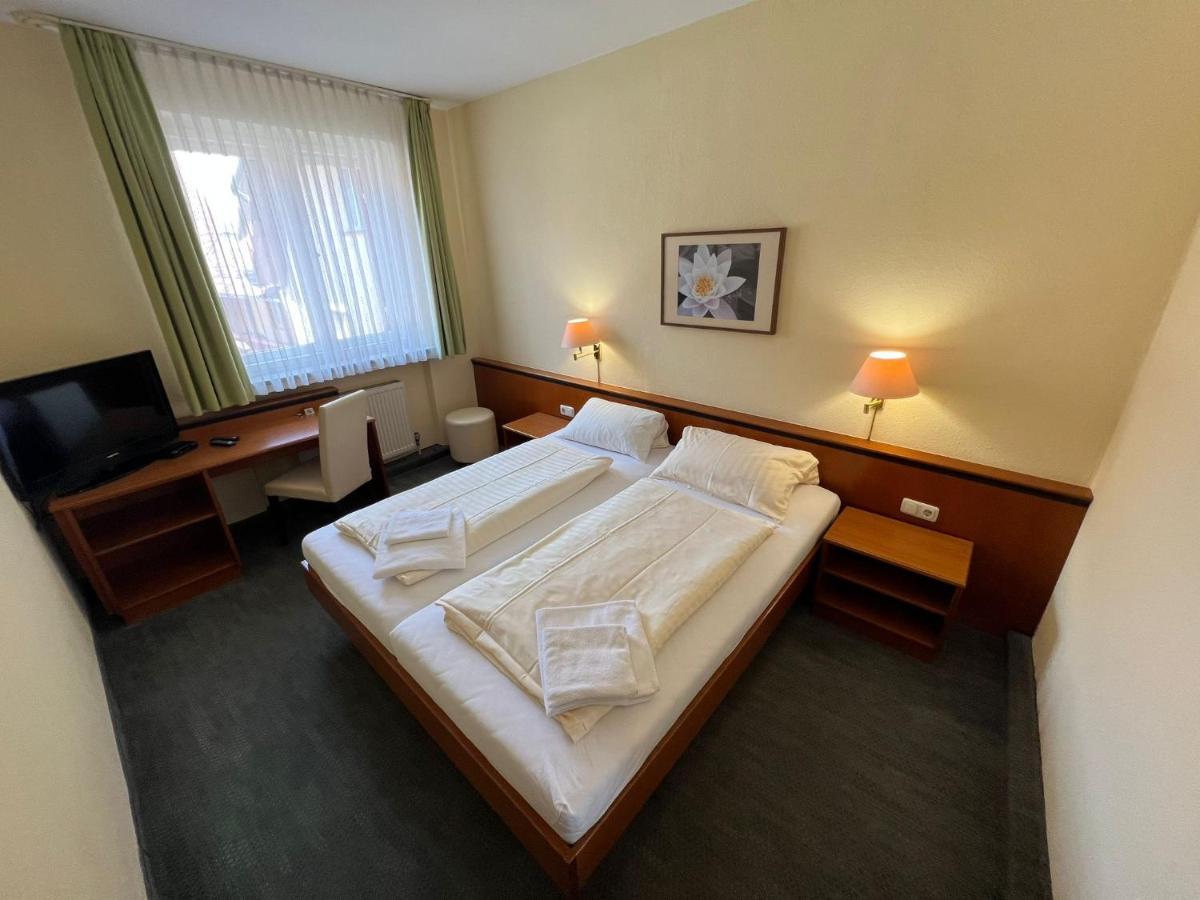 Hotel-Gasthof Postbraeu Dingolfing Dış mekan fotoğraf
