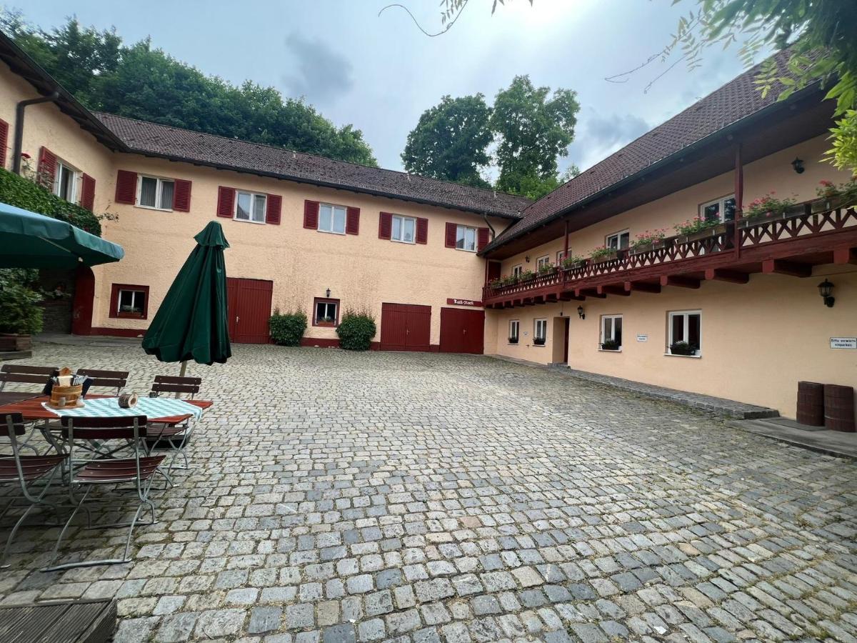 Hotel-Gasthof Postbraeu Dingolfing Dış mekan fotoğraf