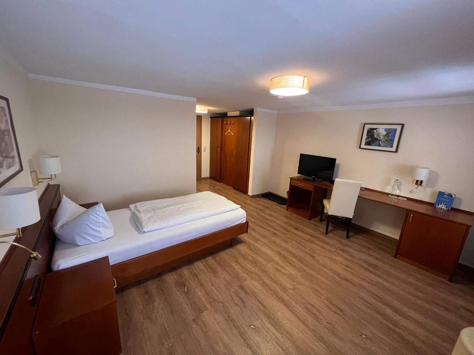 Hotel-Gasthof Postbraeu Dingolfing Dış mekan fotoğraf